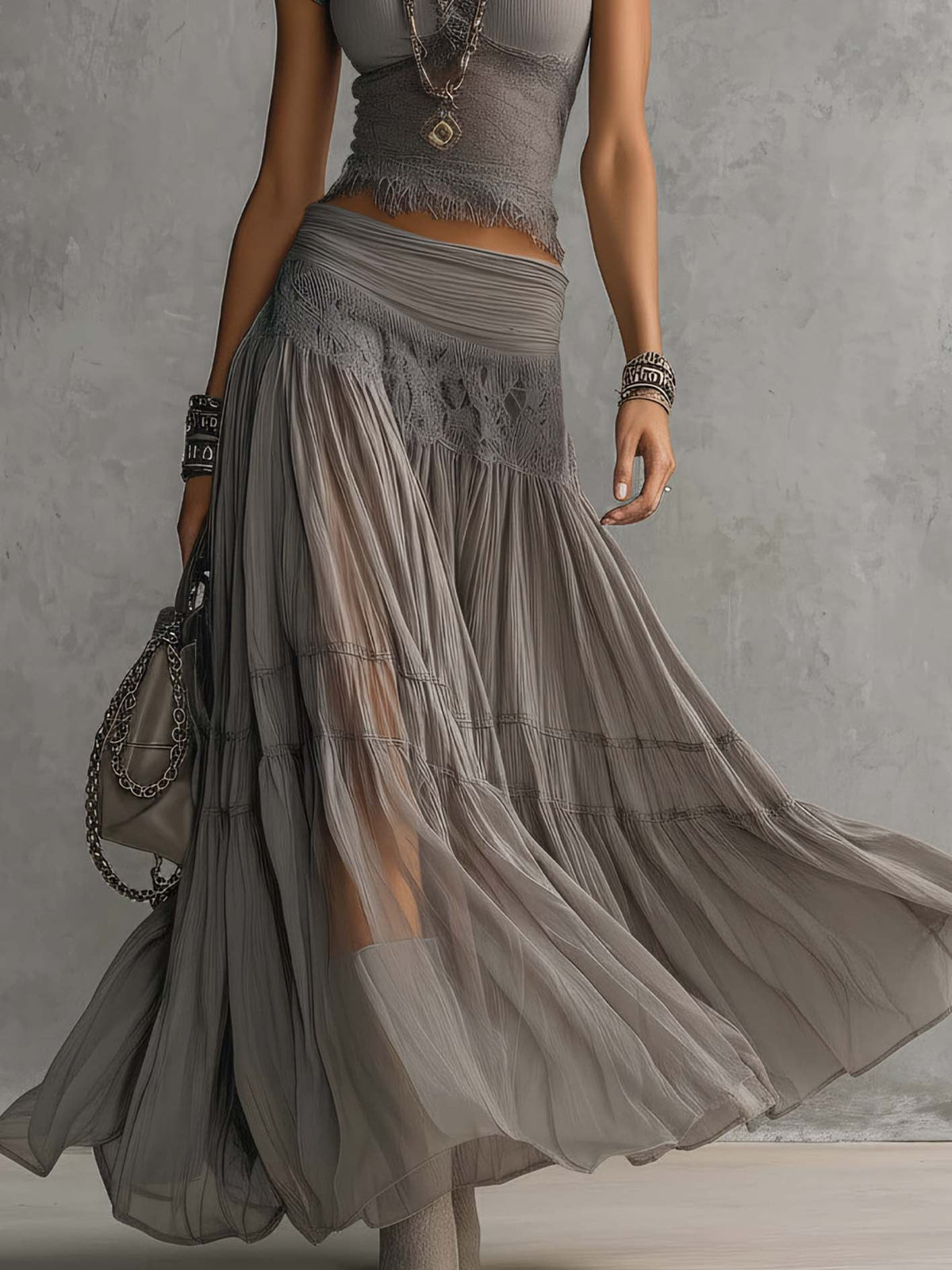 Conjunto Top de Encaje Gris y Falda Plisada