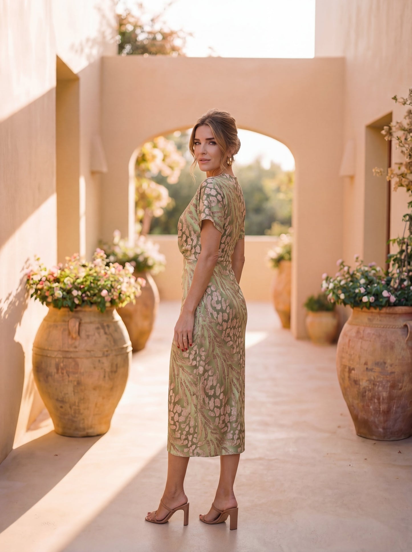 Antonella | Vestido elegante en tela ligera y fluida