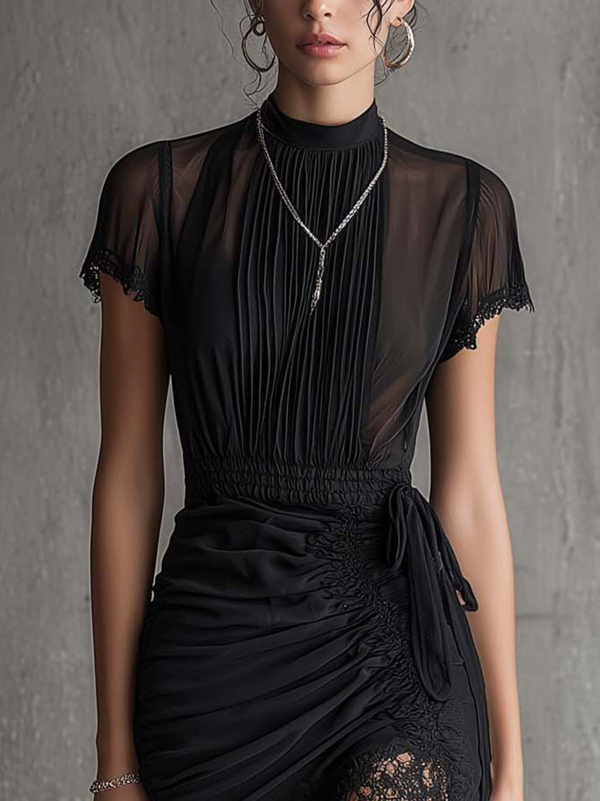 Vestido Corto Negro Cintura Plisada