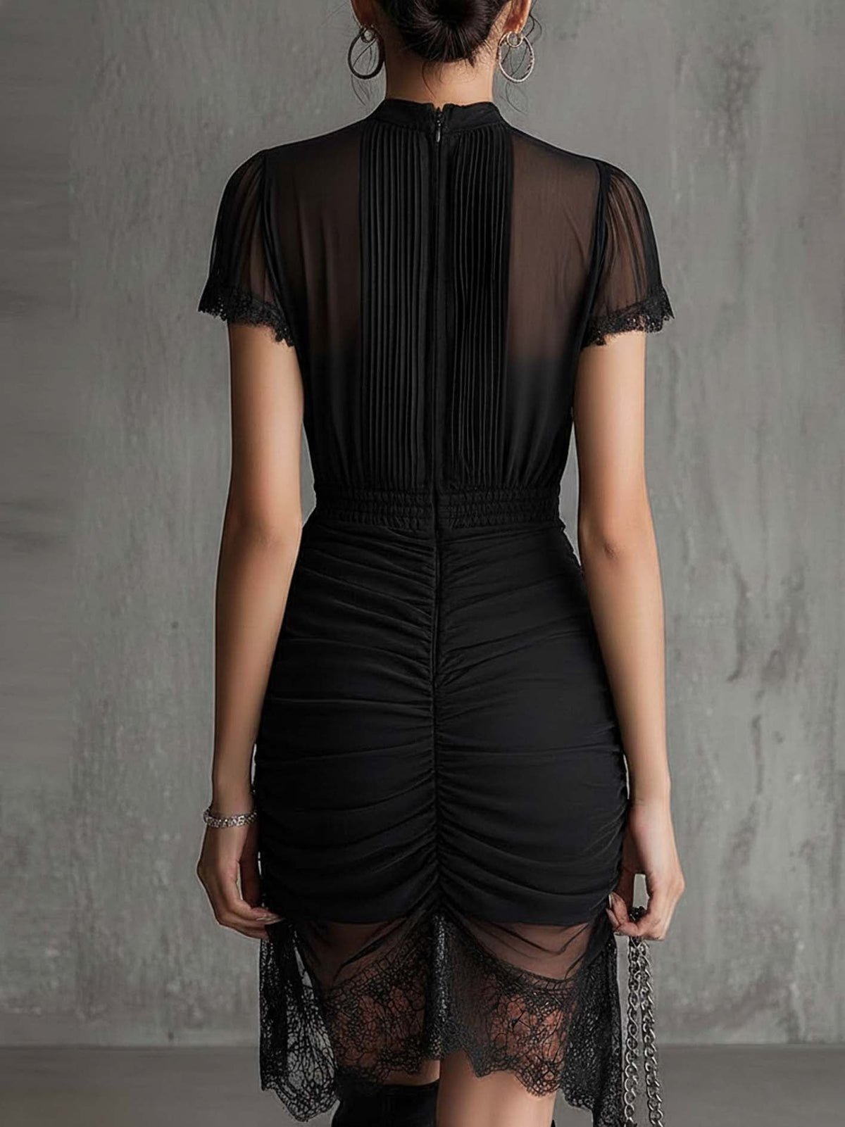 Vestido Corto Negro Cintura Plisada