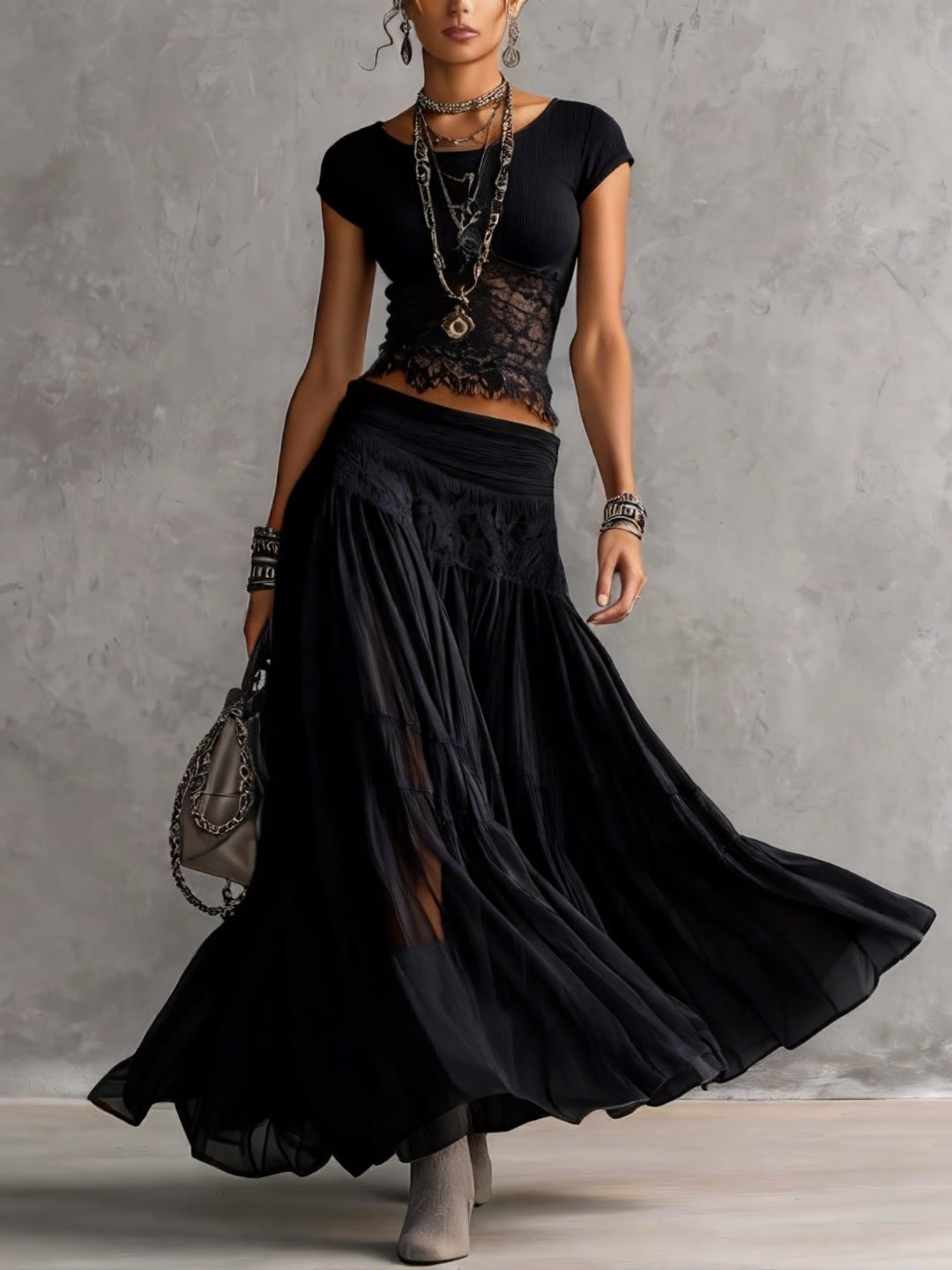 Conjunto Top de Encaje Negro y Falda Plisada